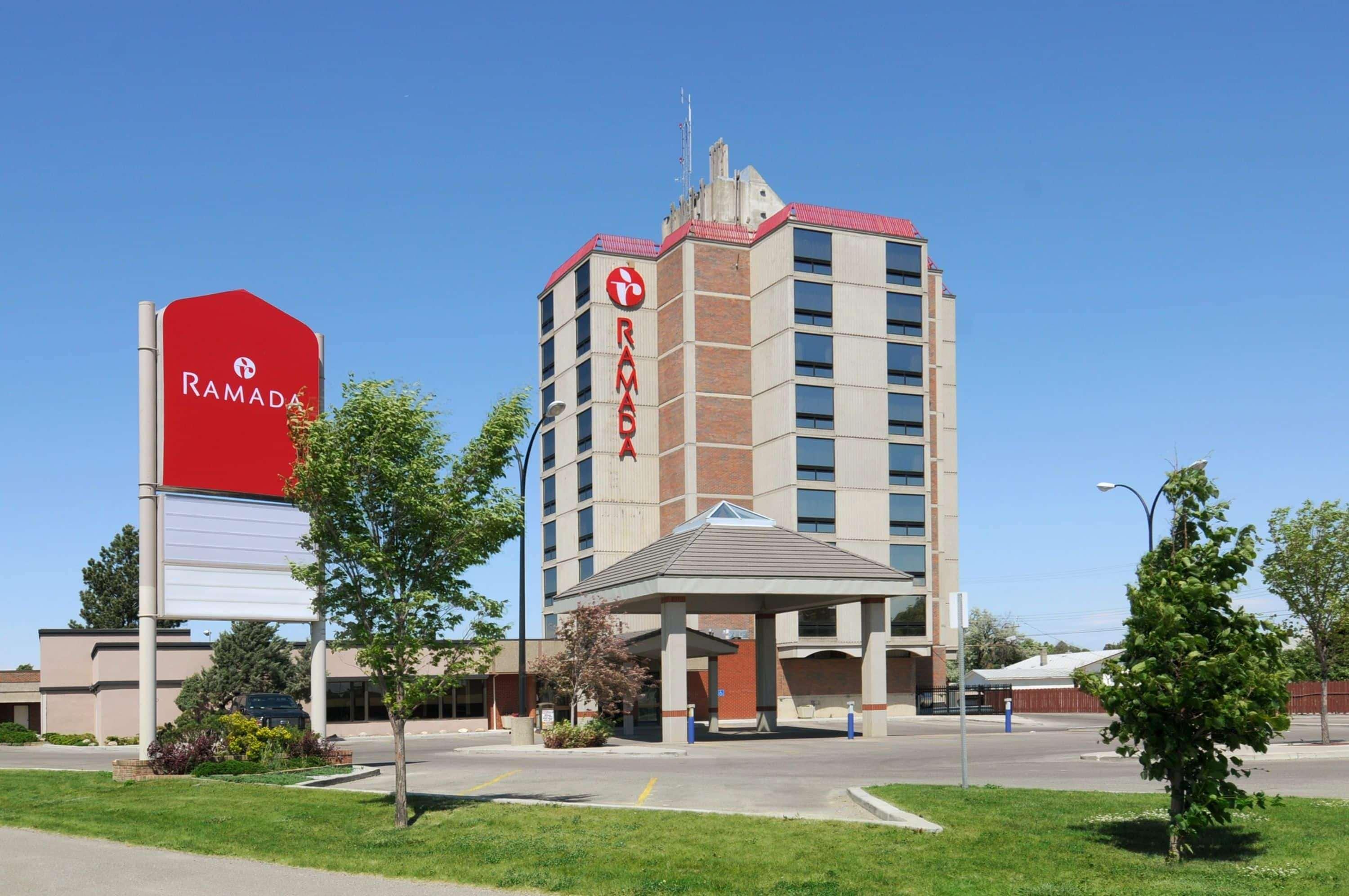 Ramada By Wyndham Lethbridge Hotel Eksteriør billede